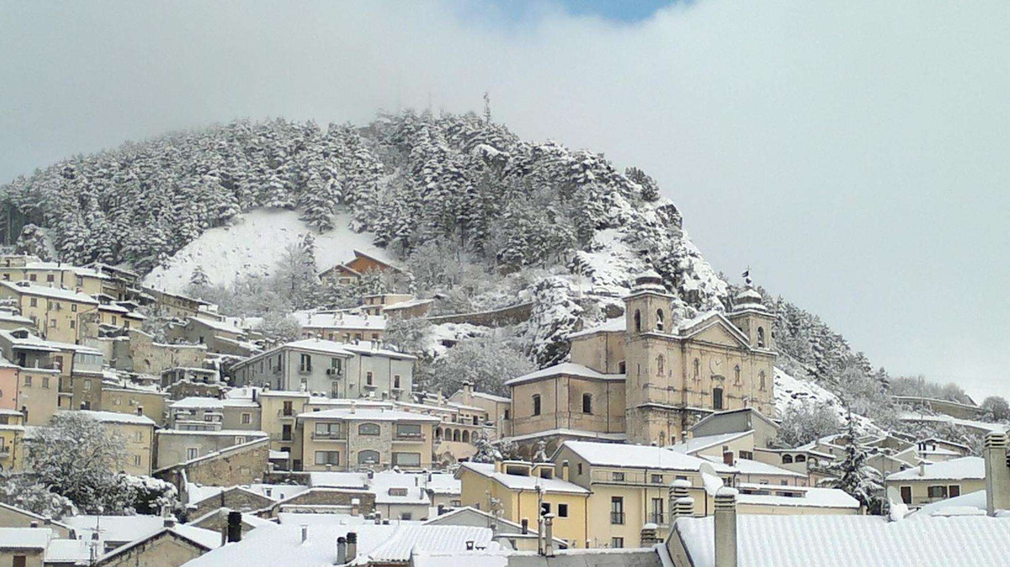 Albergo Corradetti Castel Di Sangro Bagian luar foto