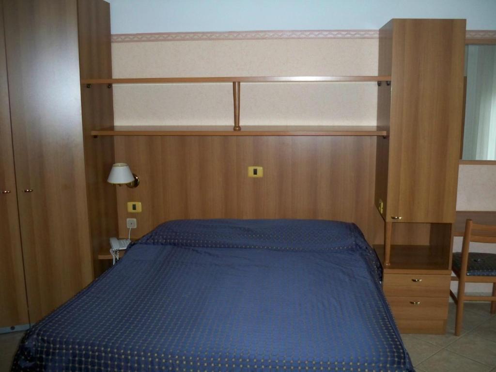 Albergo Corradetti Castel Di Sangro Ruang foto