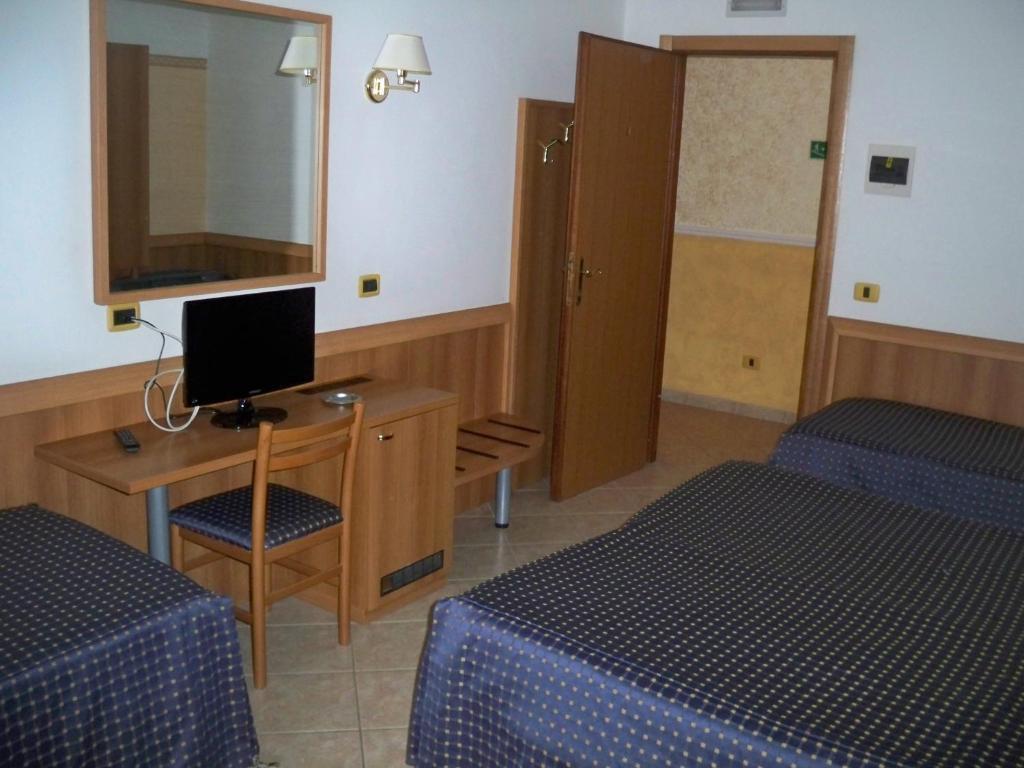 Albergo Corradetti Castel Di Sangro Ruang foto