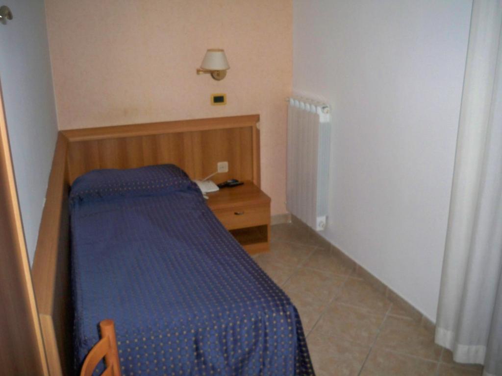 Albergo Corradetti Castel Di Sangro Ruang foto