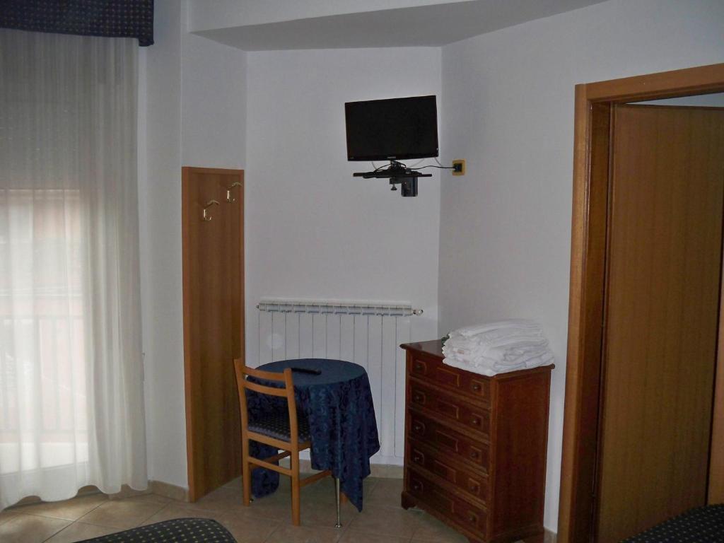 Albergo Corradetti Castel Di Sangro Ruang foto